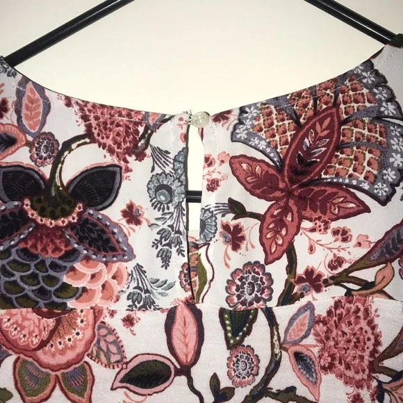 Loft Brand Short Sleeve Floral Shirt Size Small - Picture 5 of 5